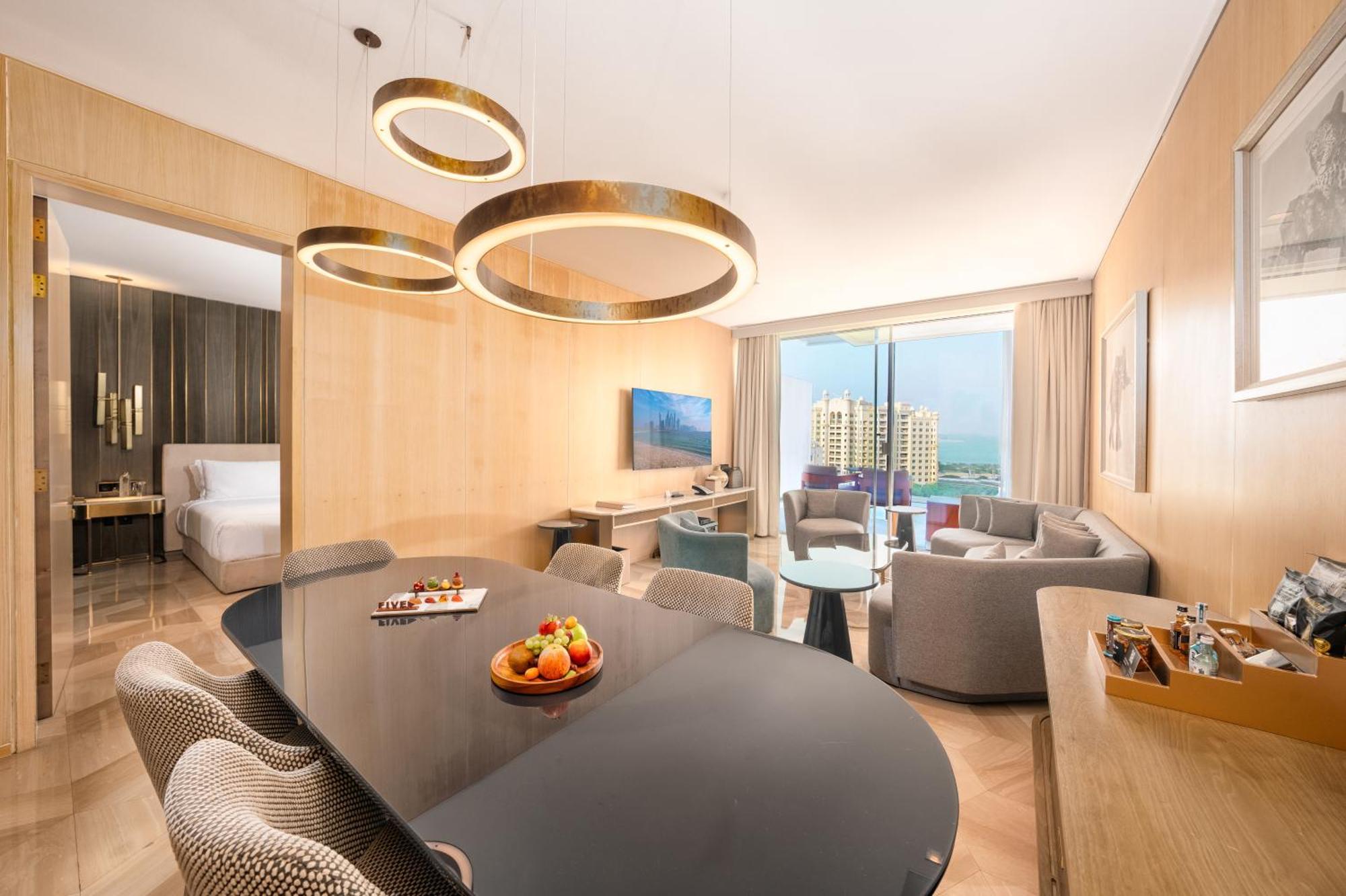 Five Palm Jumeirah Dubai Esterno foto A suite at the hotel