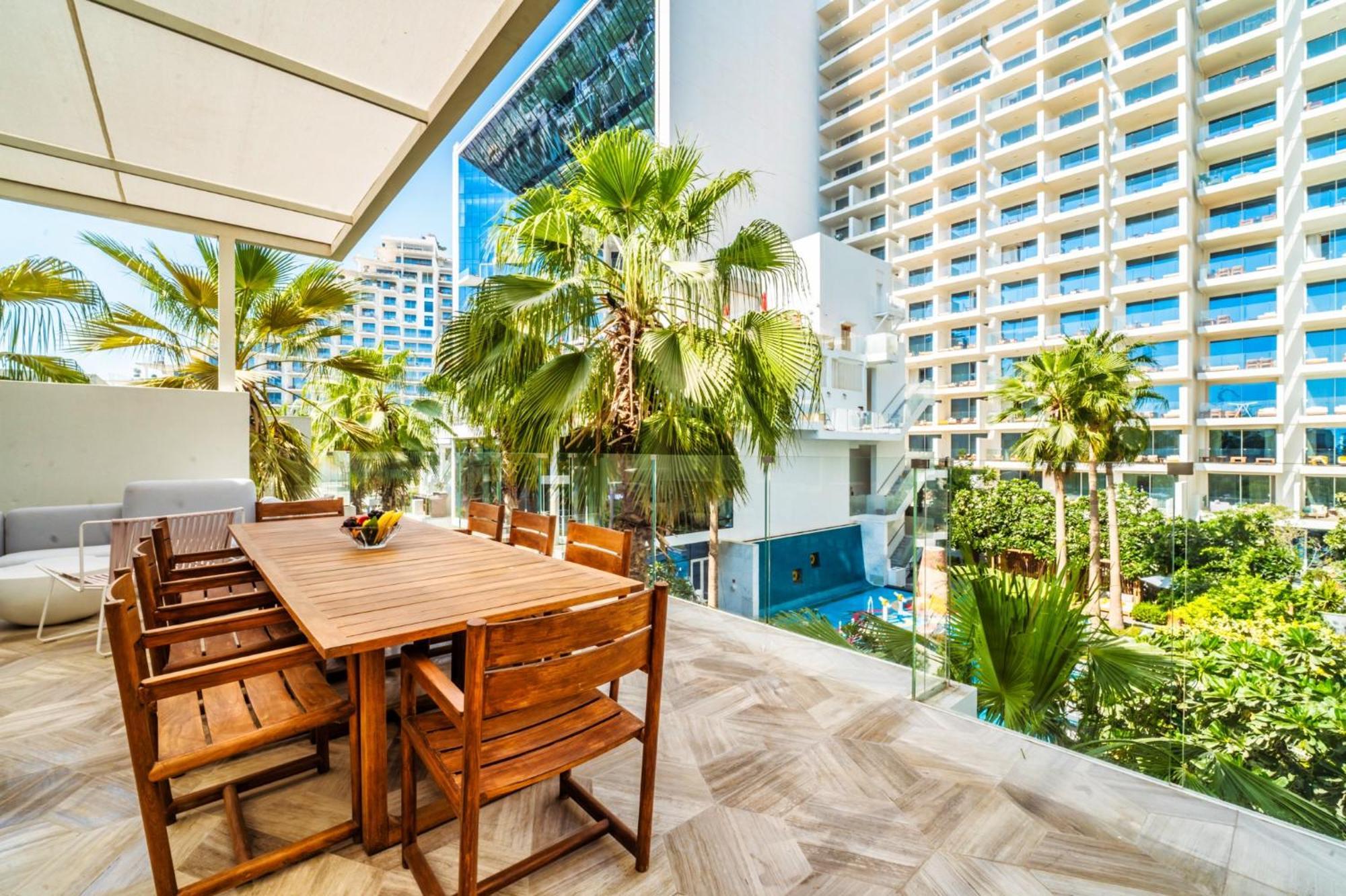 Five Palm Jumeirah Dubai Esterno foto The interior courtyard of the hotel