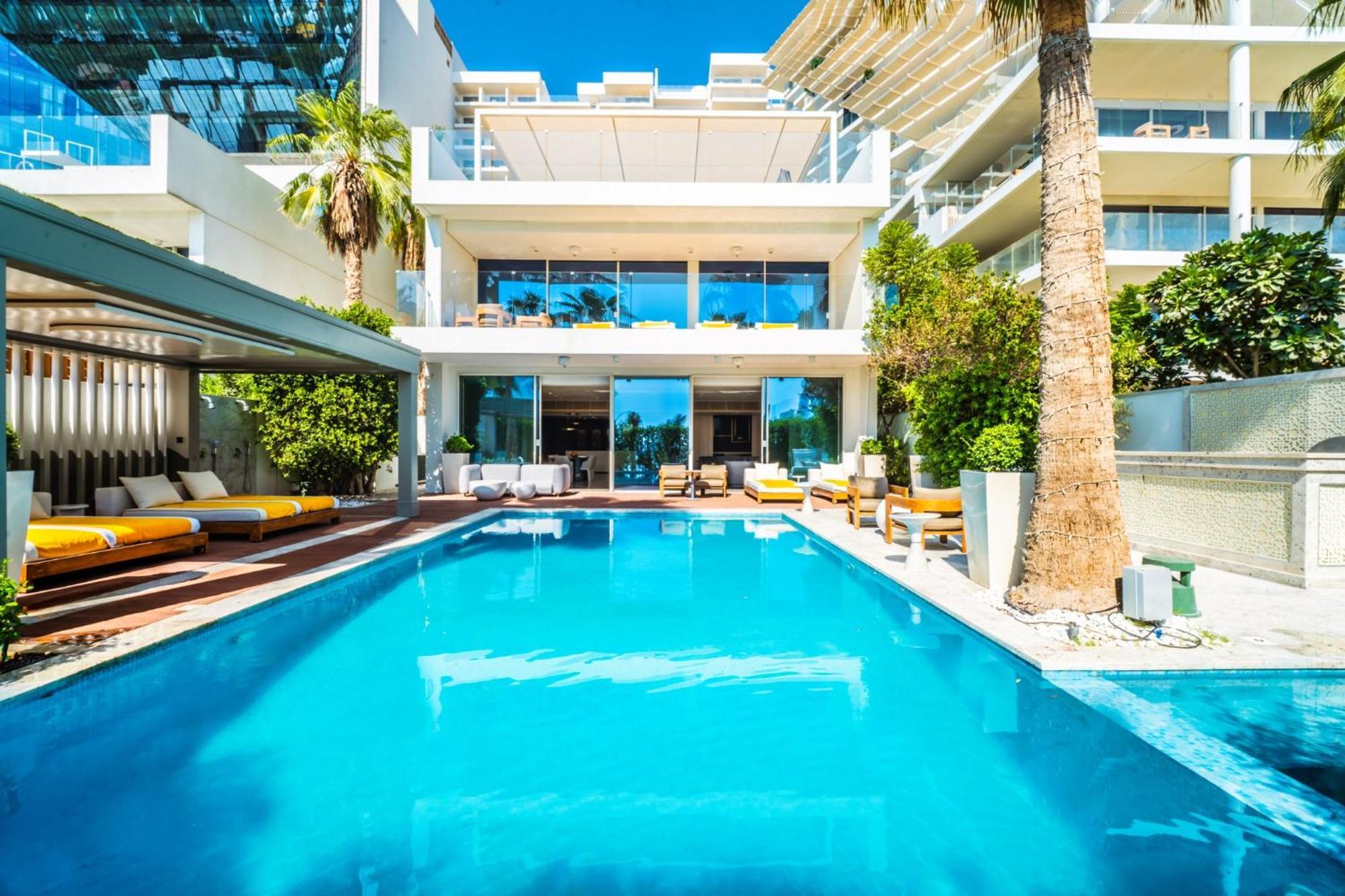 Five Palm Jumeirah Dubai Esterno foto The swimming pool at the hotel