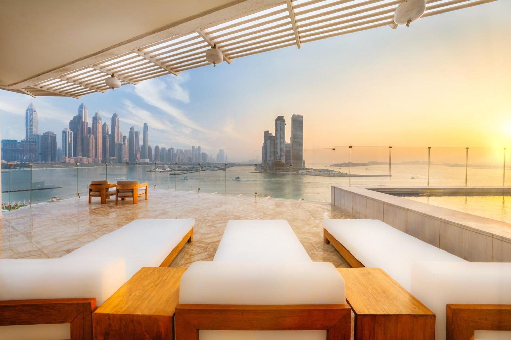 Five Palm Jumeirah Dubai Esterno foto View from the pool