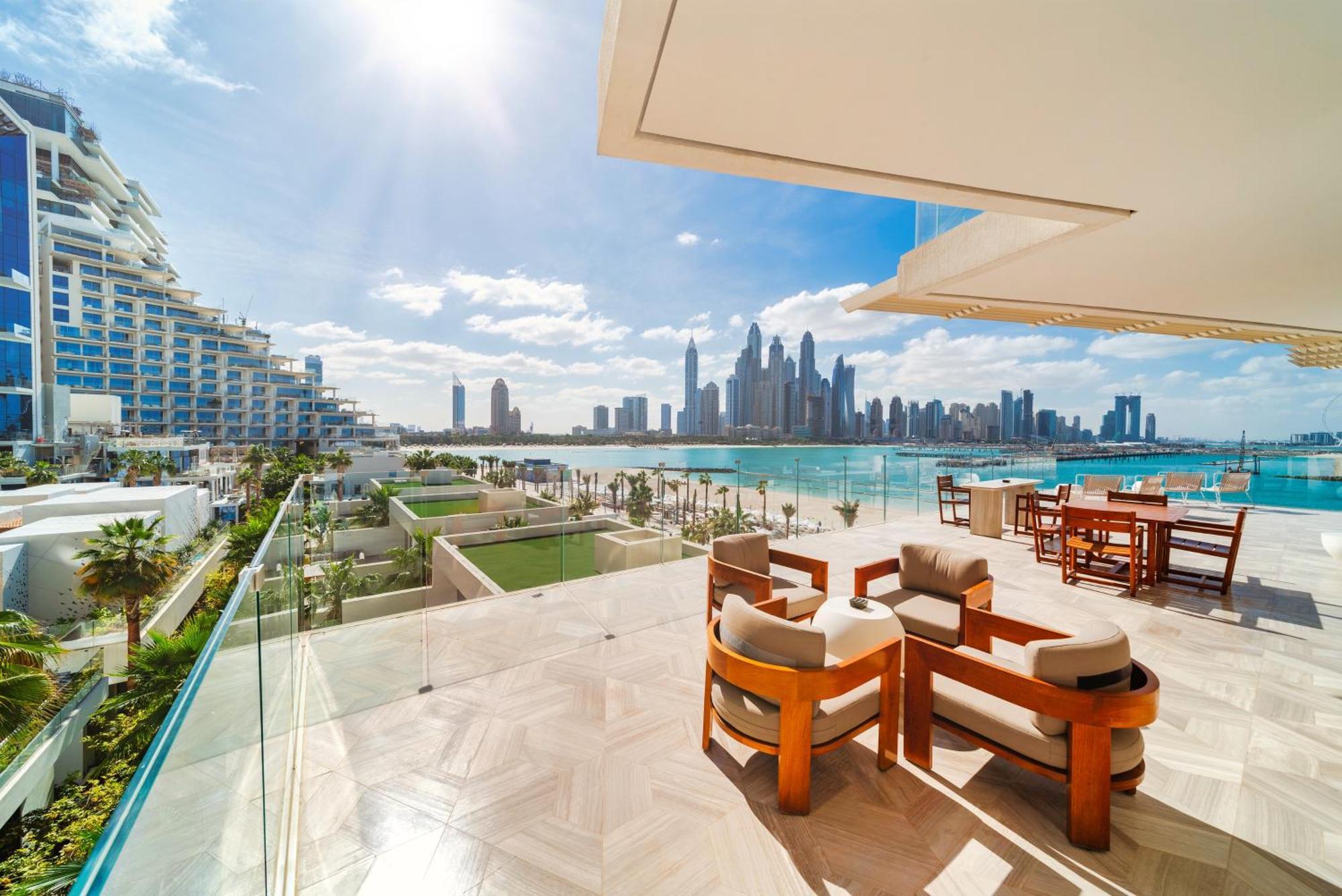Five Palm Jumeirah Dubai Esterno foto View of Dubai Marina from the Westin