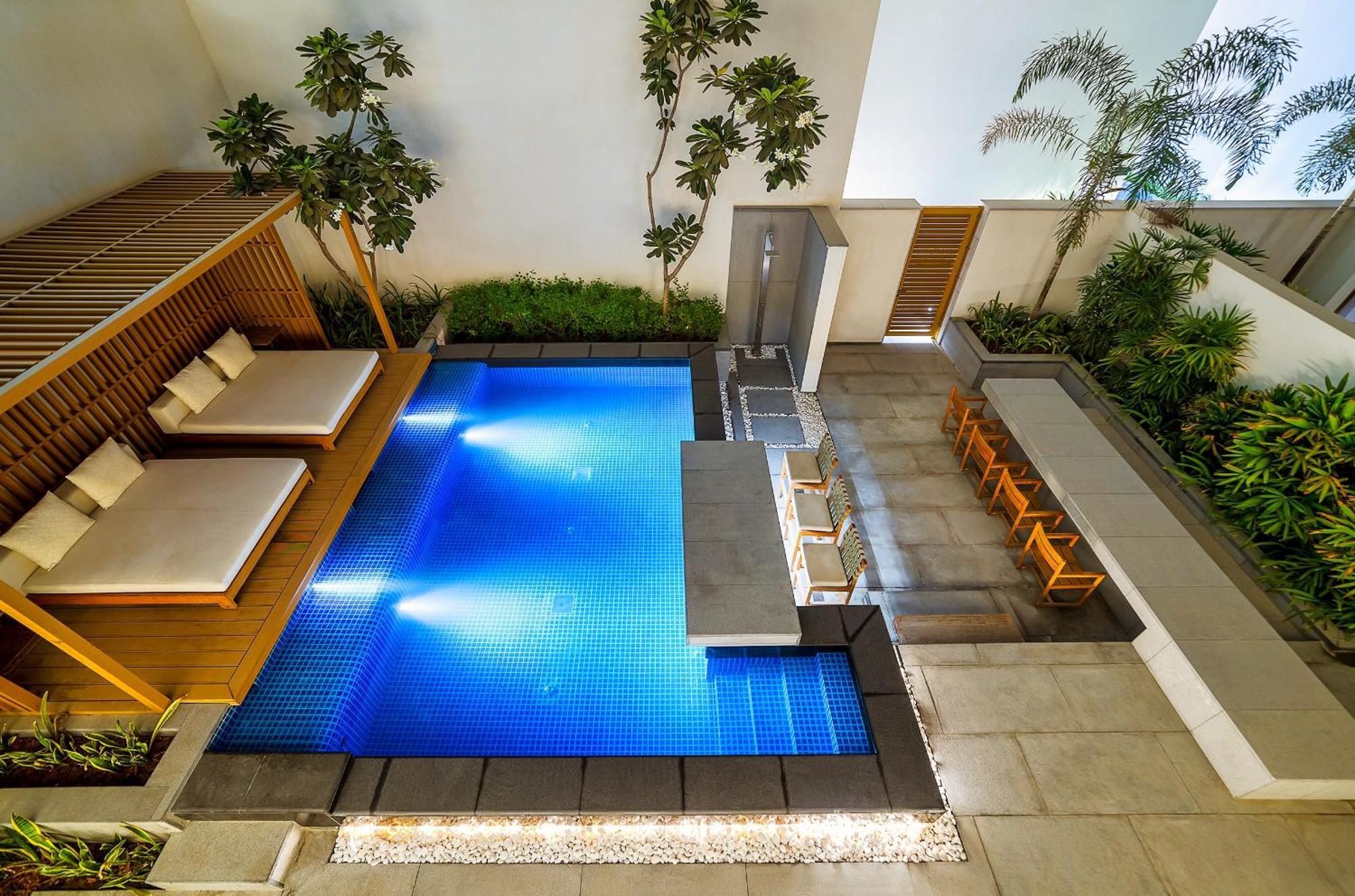 Five Palm Jumeirah Dubai Esterno foto A private pool at a hotel