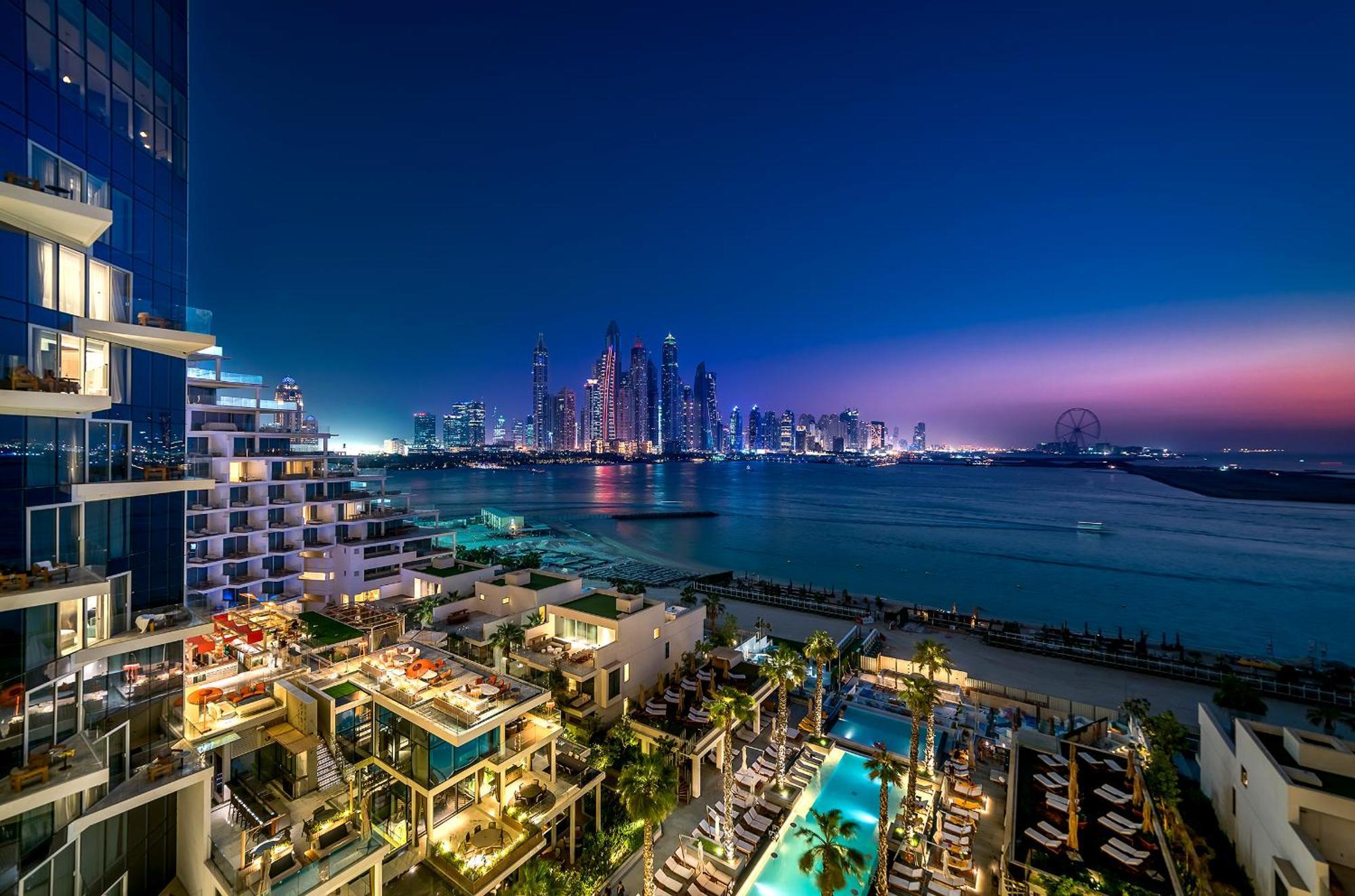 Five Palm Jumeirah Dubai Esterno foto View of Dubai Marina from the Westin
