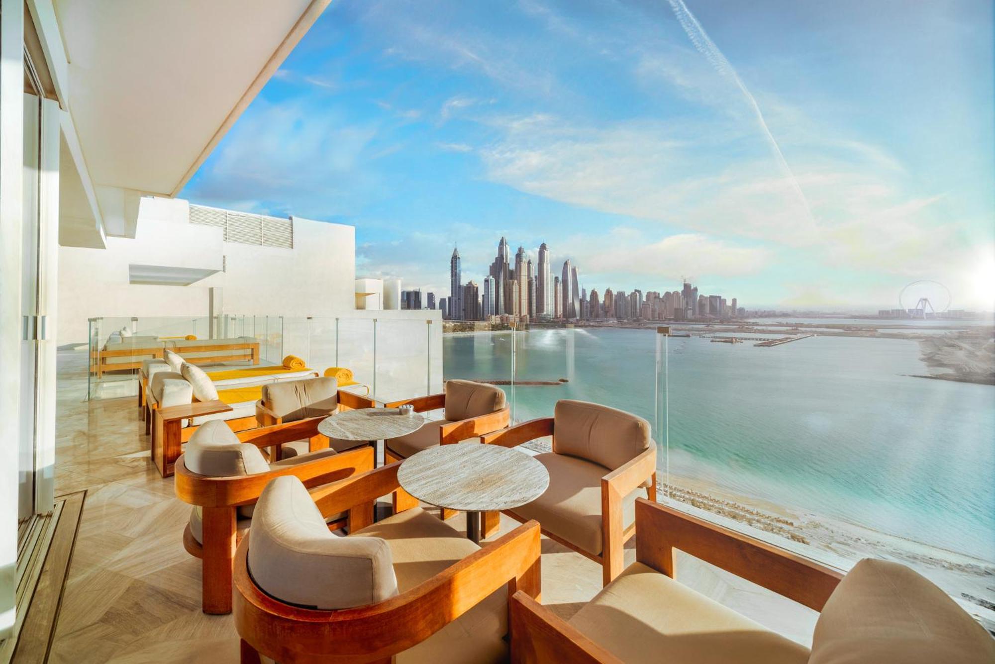 Five Palm Jumeirah Dubai Esterno foto View of Dubai from the hotel